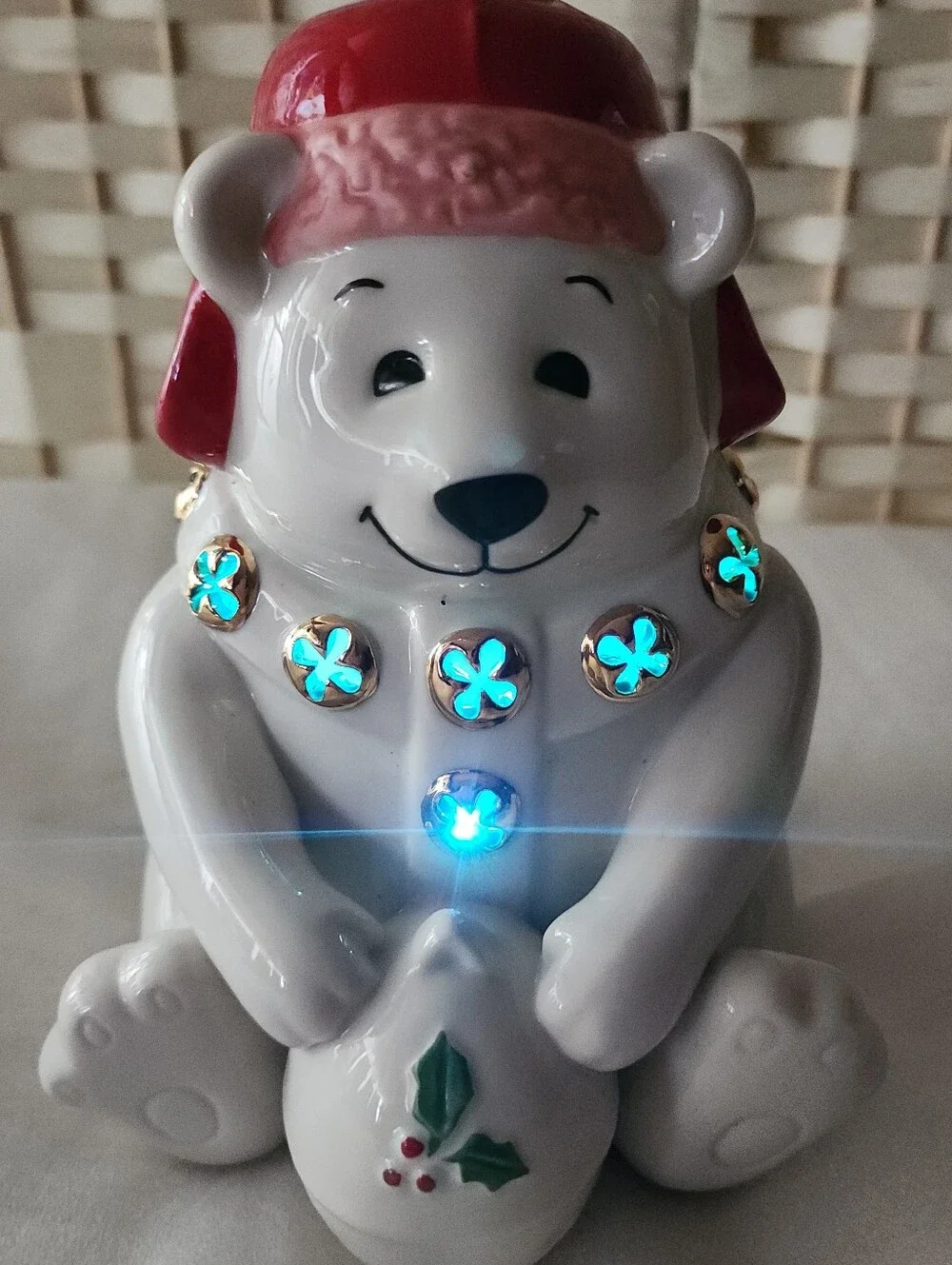 Lenox Color Changing Christmas Bear Porcelain Figure 7